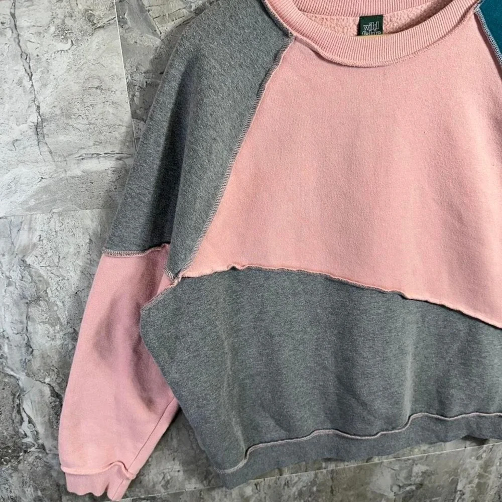 Wild Fable pink and grey colorblock sweatshirt Woman's Size M #colorblock - Picture 3 of 7
